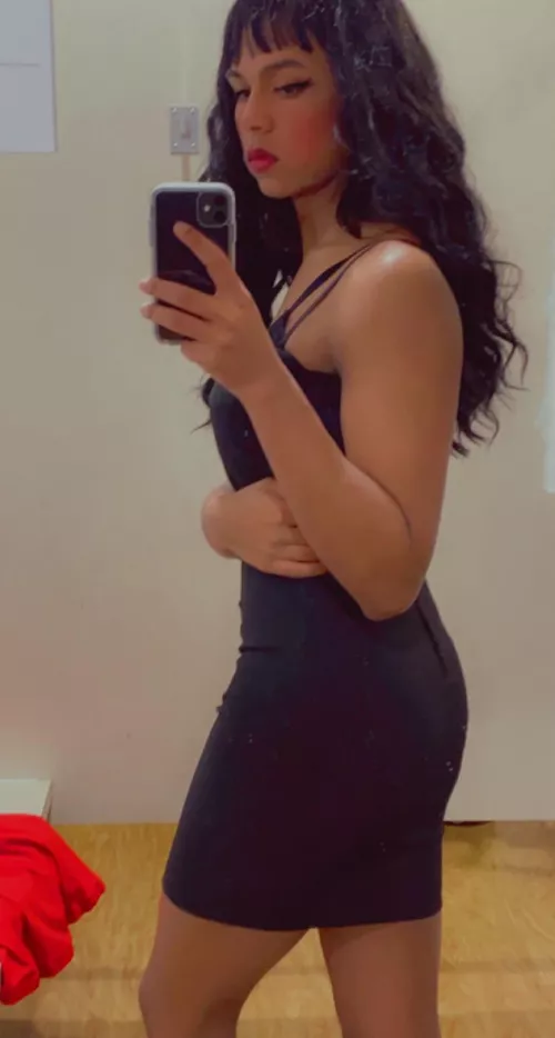 Is this a date worthy dress? Is this a date worthy dress?