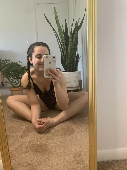 is this a good position for your footjob?π¦Άπ» is this a good position for your footjob?π¦Άπ»