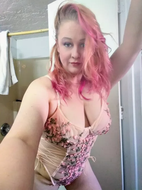 Is this curvy?🥀💋 Is this curvy?🥀💋