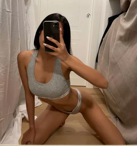 Isabella, 18, how do I look? š