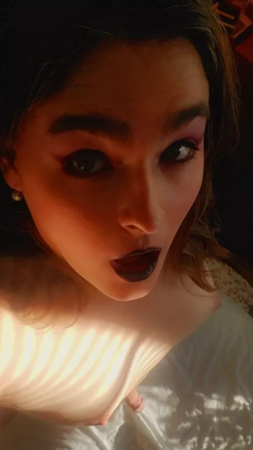 Isn't this lighting great?