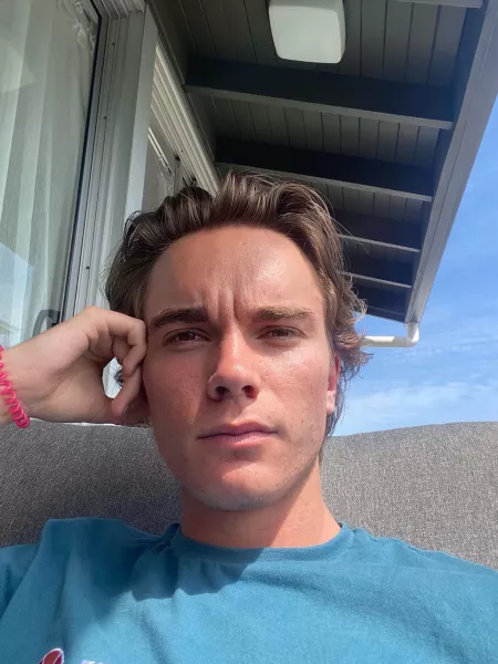 It didn’t go great but I did it and I am so fucking proud of myself for doing it! Thank you gaybros for the all the messages of support 💕 It really means a lot! It didn’t go great but I did it and I am so fucking proud of myself for doing it! Thank you gaybros for the all the messages of support 💕 It really means a lot!