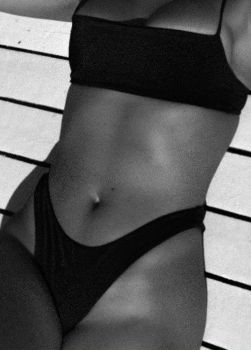 It feels so nice when you touch my tummy π€€