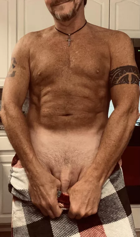 It gettin’ chilly in the mornings, here. Had to grab my blanket and wrap up a bit.