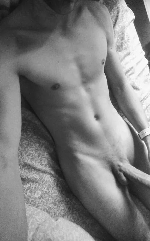 It looks bigger in black and whiteπππ¦