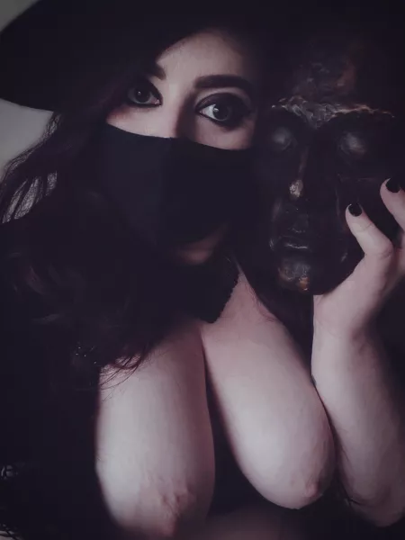 It may just be a very ghostly Spooktober with these areolas of mine... It may just be a very ghostly Spooktober with these areolas of mine...