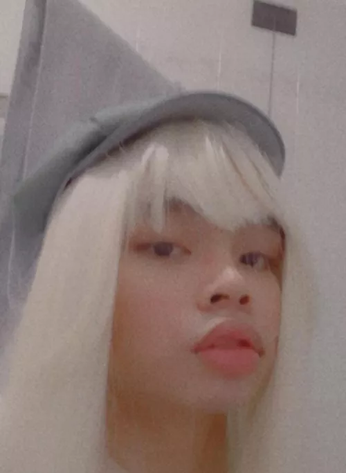 It needs some brushing but my blonde wig is here yayy😄 It needs some brushing but my blonde wig is here yayy😄