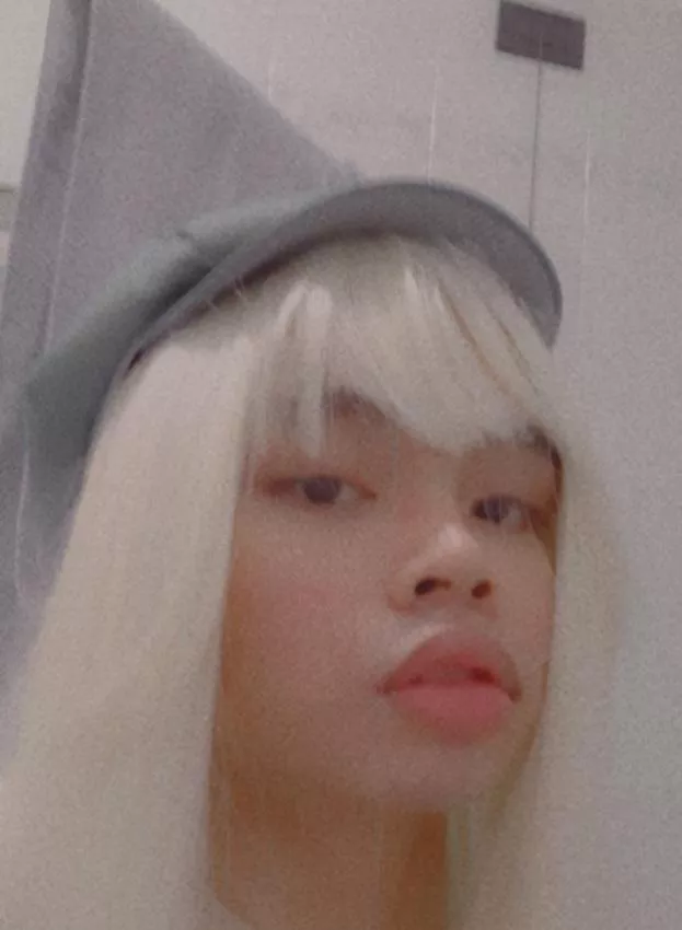 It needs some brushing but my blonde wig is here yayy😄