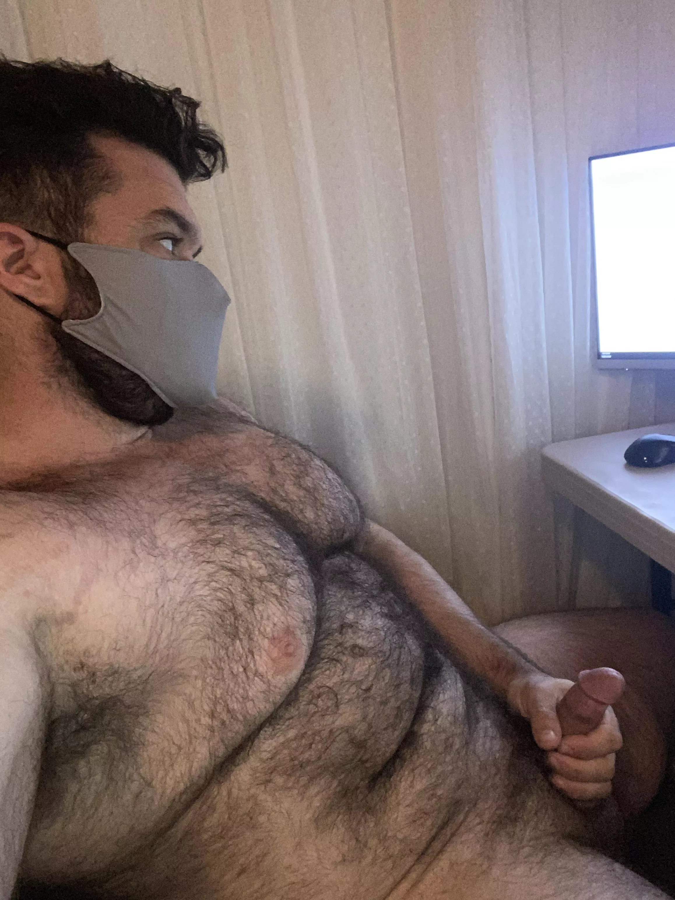 It’s 10PM and I still have lots of work to do. I wish you were here to help me relax and keep me company 😘