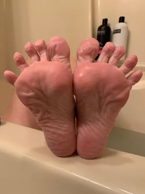 Itโs 4:35 on Foot Fetish Friday and my wife is soaking in the tub before we go out tonight. I just went in there and took some sweet pics of her freshly buffed soles.