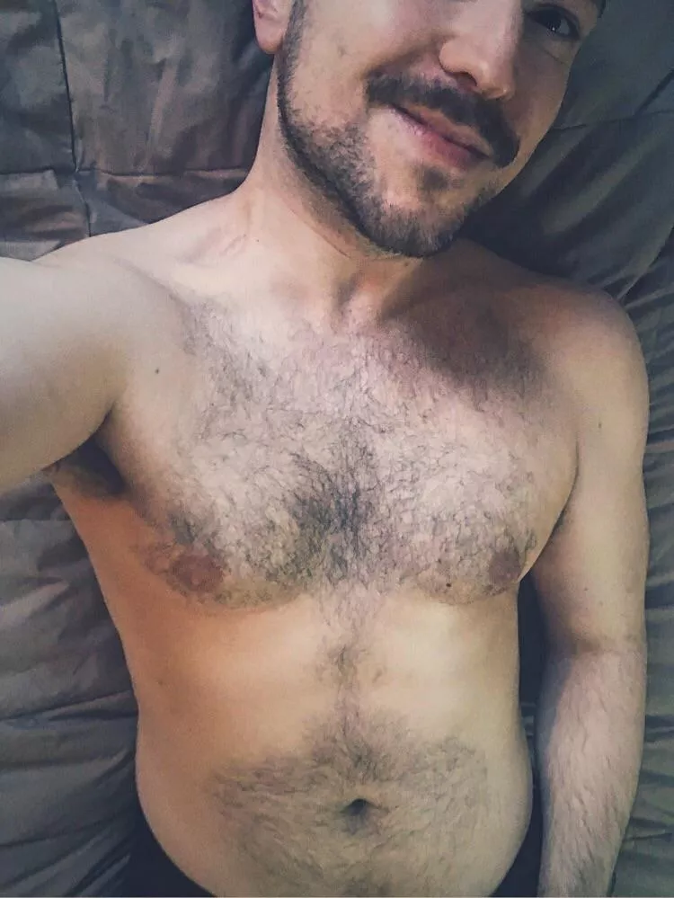 It’s a cold snowy day here in Alaska... I need someone to come keep me warm 🔥