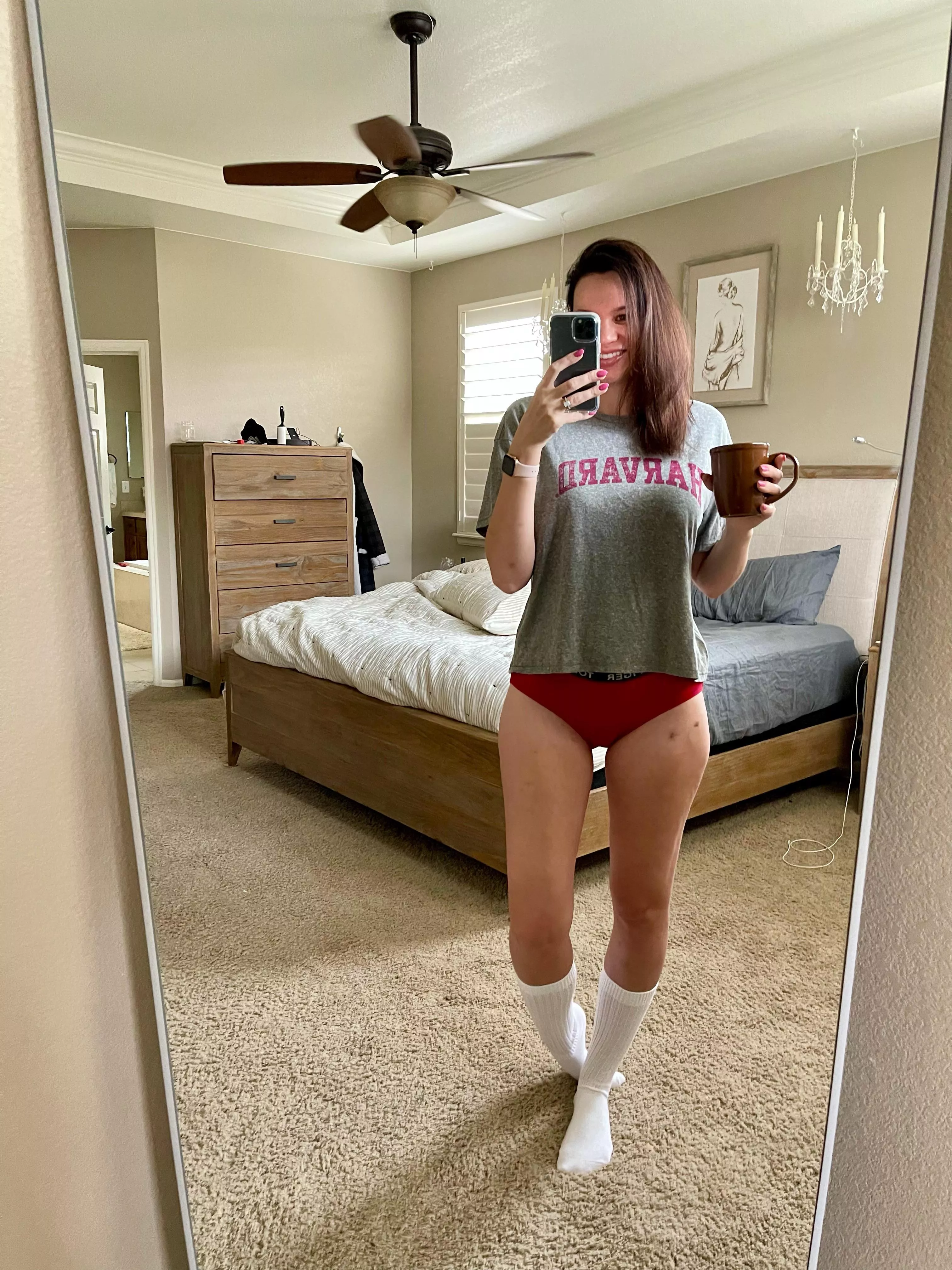 It’s a low key day here and I’m going to do some baking! Hope your Thursday is off to a great start! [F] 5’11