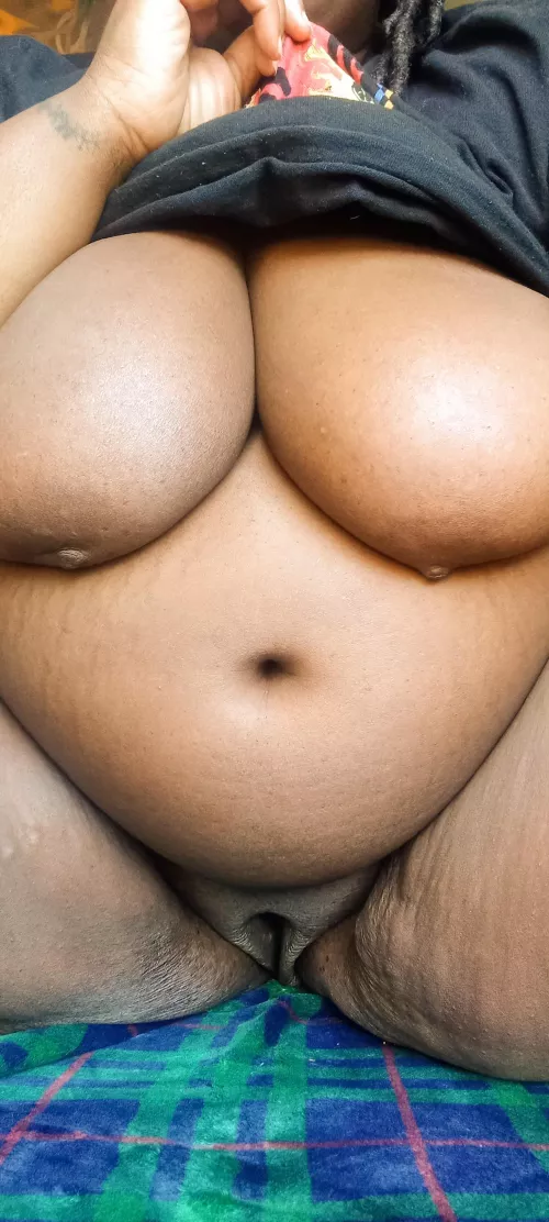It's about to be cold out. Get you a fat girl to cuddle with. ❤ It's about to be cold out. Get you a fat girl to cuddle with. ❤