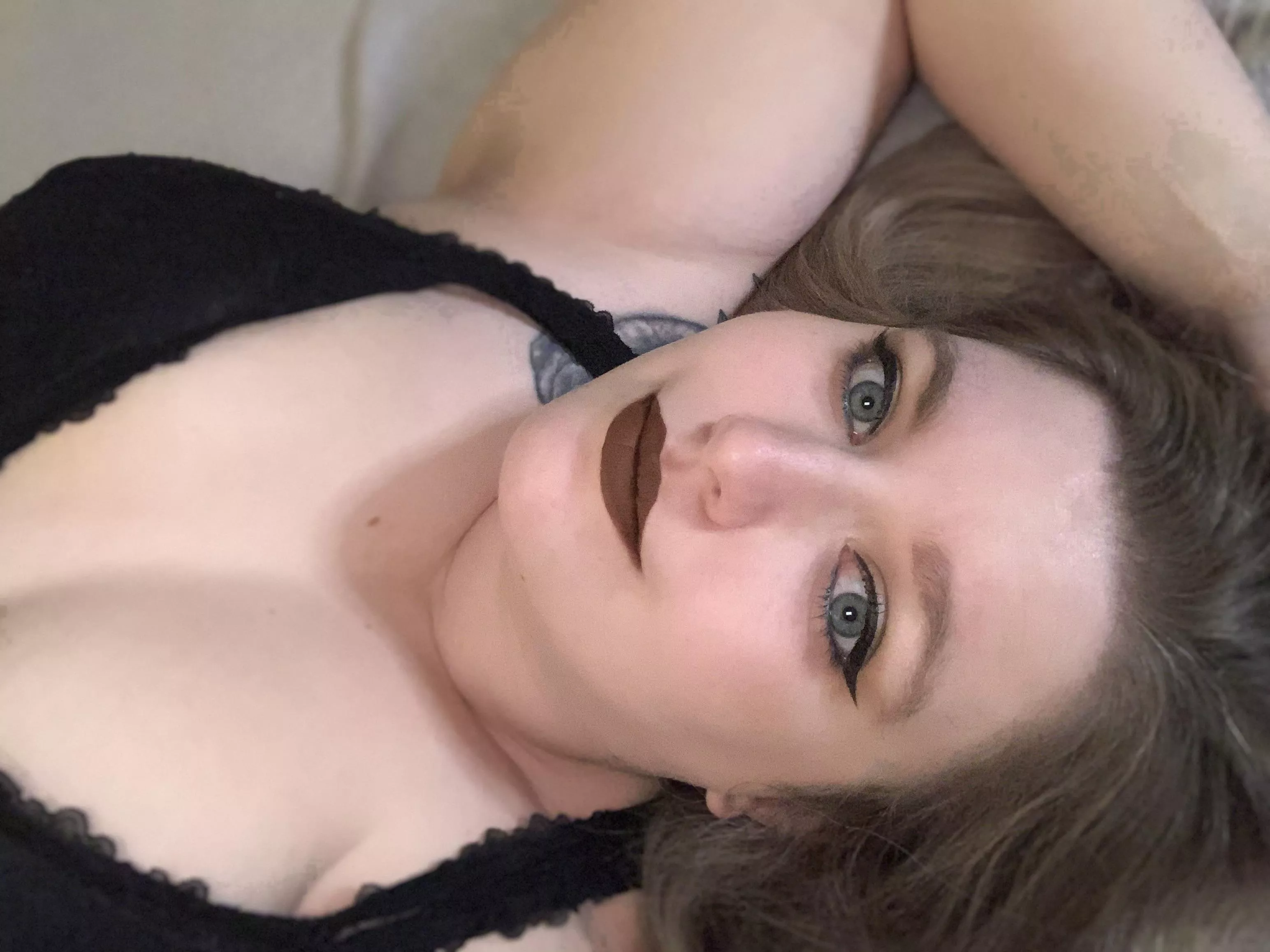 It’s almost Friday!! Let’s celebrate with a selfie