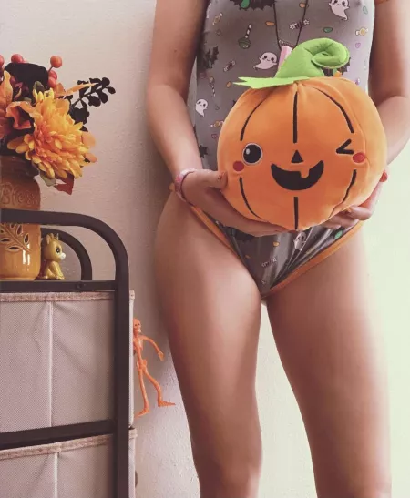 ITS ALMOST HALLOWEEN!!! ITS ALMOST HALLOWEEN!!!