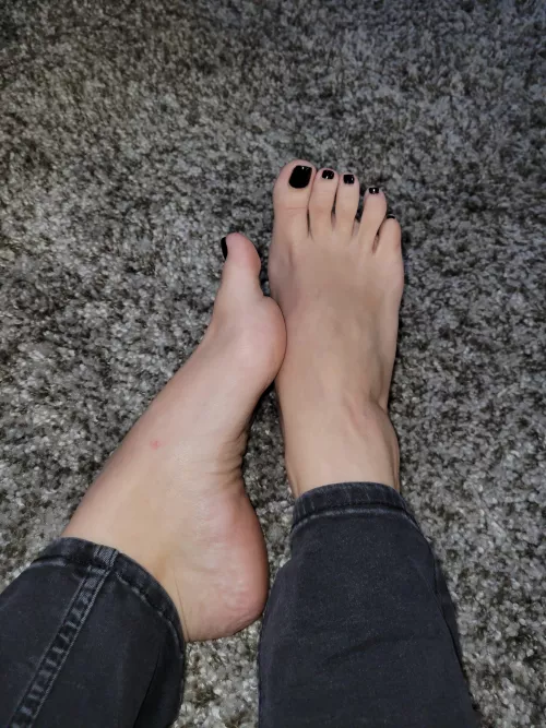 it's been a long day and I still have to go to work.... who wants to rub my feet for me?