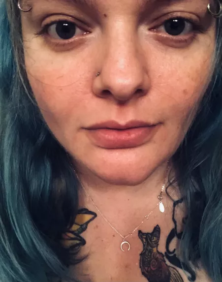 Itβs been a rough day. I wish these lips could do what they do best, and end the night properly. Itβs been a rough day. I wish these lips could do what they do best, and end the night properly.