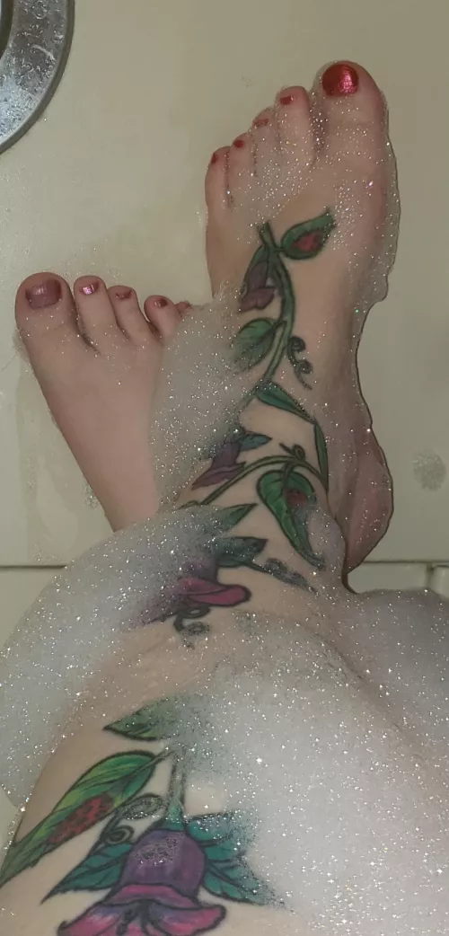 It's been such a long day. Can someone massage and worship my size 11's??