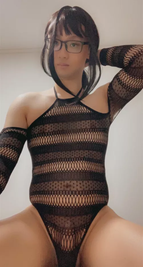 It’s Femboy Friday~ 😇 a little self-conscious of my curves but I hope you find it cute 🙆🏼‍♀️❤️🙆🏼‍♀️