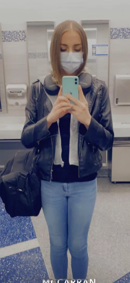 It’s femboy Friday and my birthday! Lol here’s a bathroom selfie from my flight layover 😊 It’s femboy Friday and my birthday! Lol here’s a bathroom selfie from my flight layover 😊