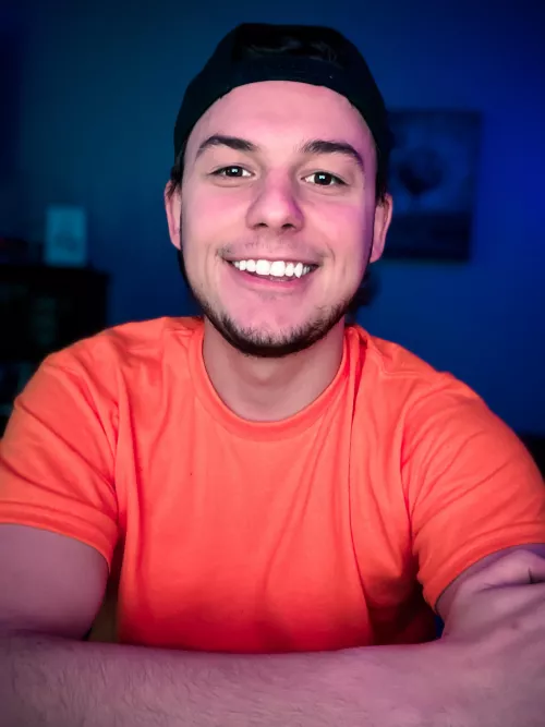 It's free sample day at Costco and I'm giving out good vibes 😎 😋