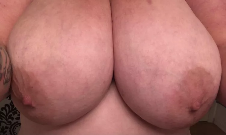 Itβs Friday. Itβs time to stop working and cuddle and fuck until Monday π