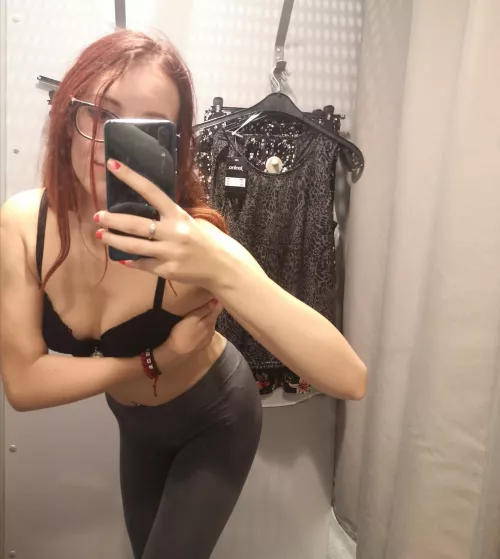 It's fun to go shopping without panties ๐