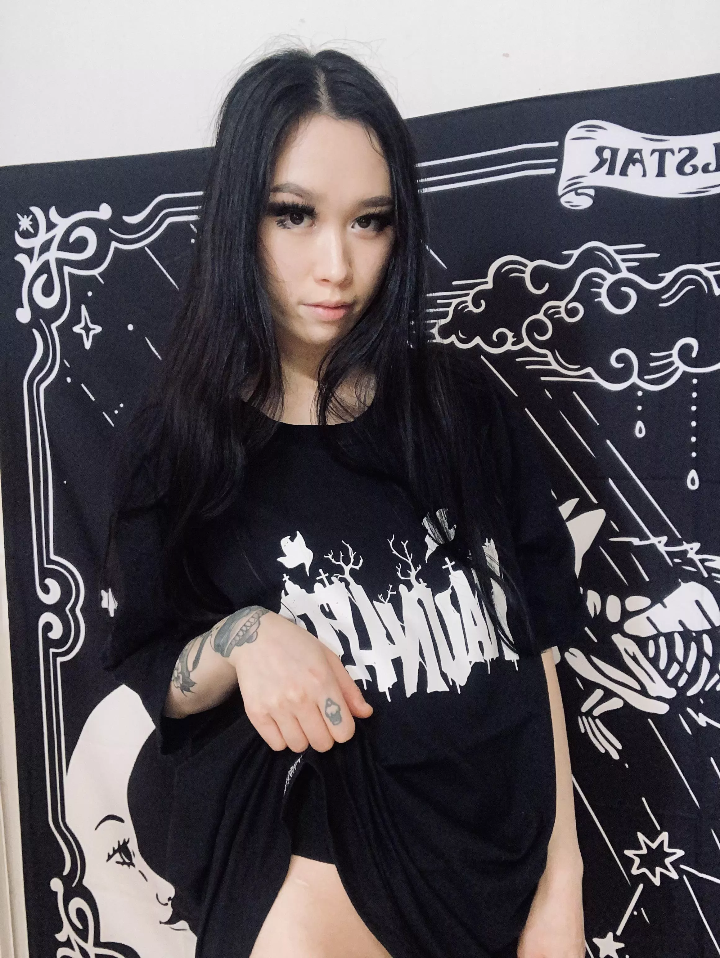 Its halloween season 🎃 ima haunt you in your dreams ;) Its halloween season 🎃 ima haunt you in your dreams ;)