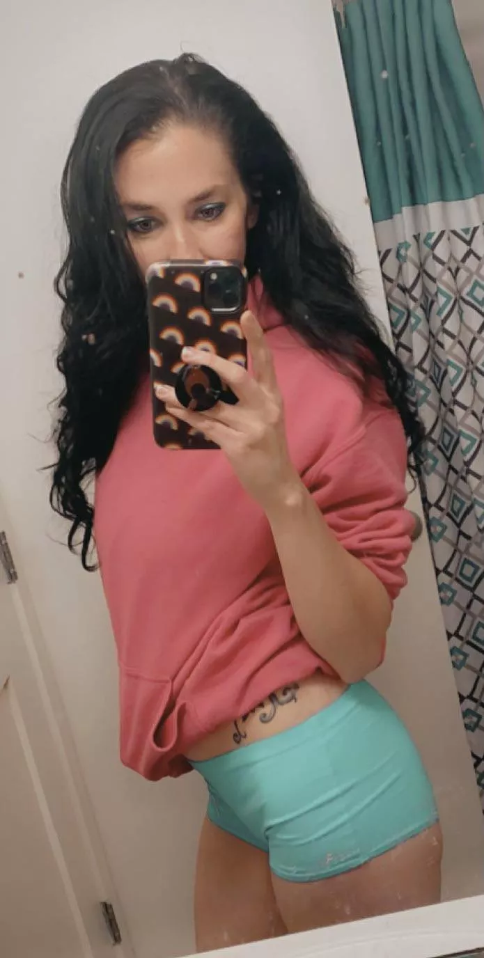 It’s hoodie season🖤🎃