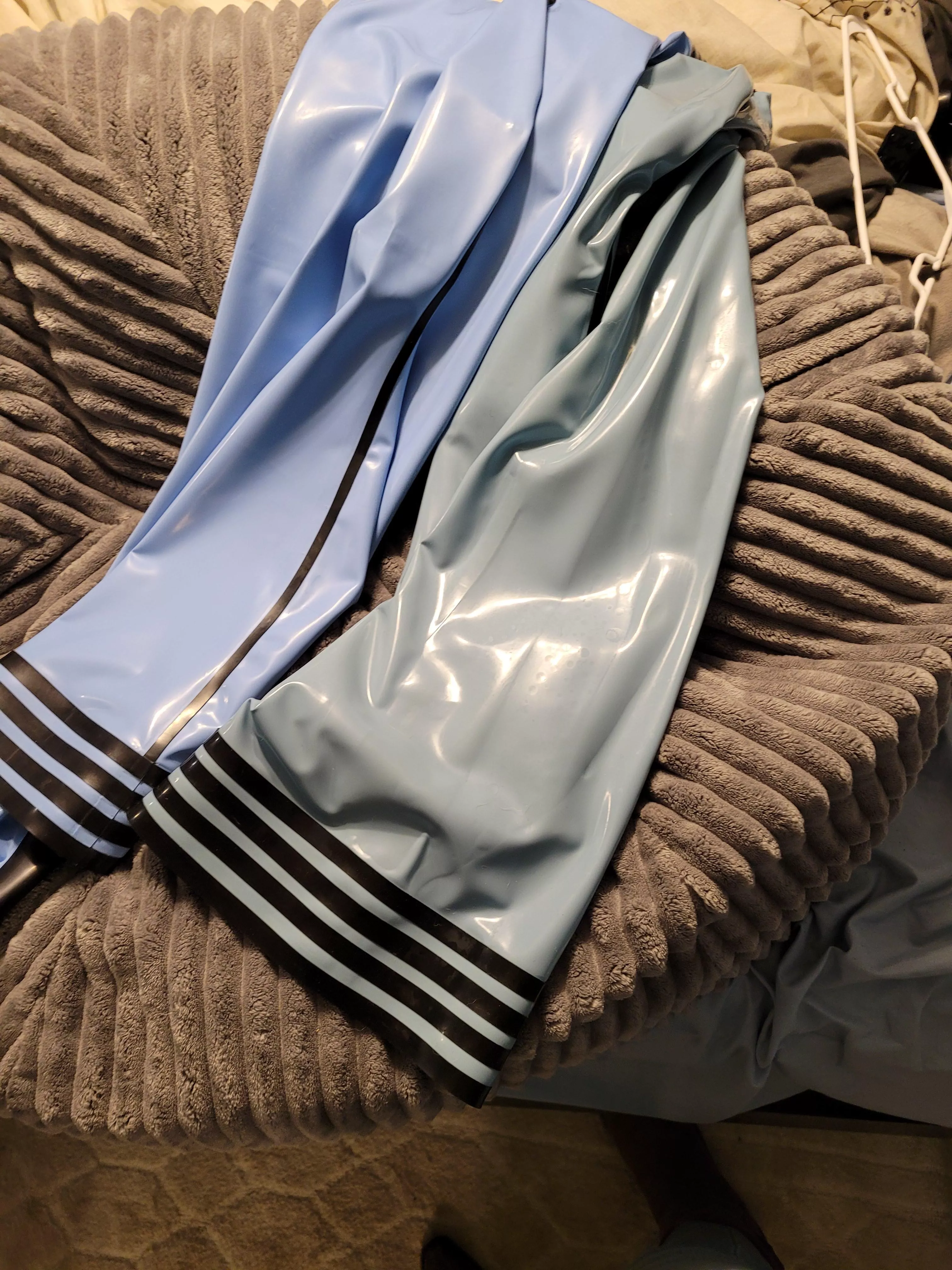 It's kinda nuts what a few years will do to the color of your latex 😳