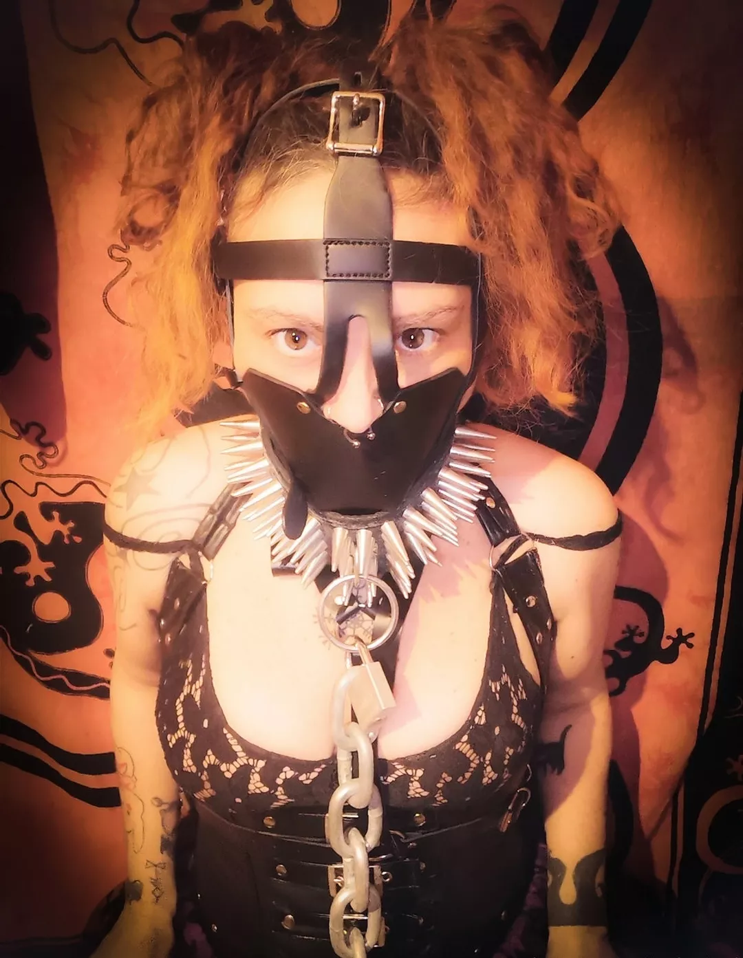 It's me again 😅muzzled for being a wild animal a waiting for breast torture 🖤 It's me again 😅muzzled for being a wild animal a waiting for breast torture 🖤