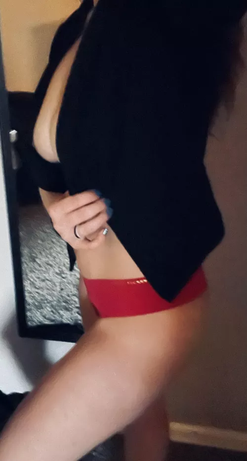 Itβs Monday so that means back to the office! Is this outfit appropriate??
