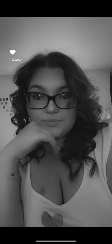 Itโs my 20th birthday! Sub now for amazing deals and content!!