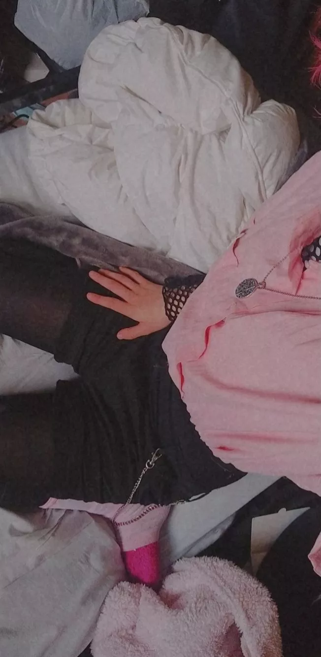 ITS MY BIRTHDAY TODAY HEHE ~ wonna treat a femboy 🖤😌