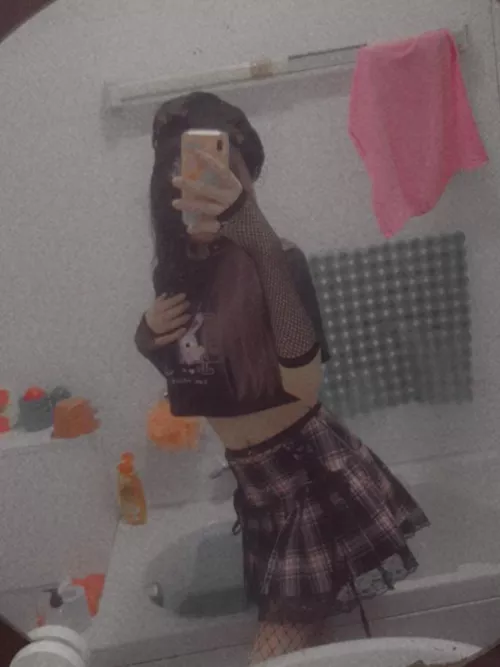 It's my first time wearing a wig i'm kinda feeling myself rn 😳