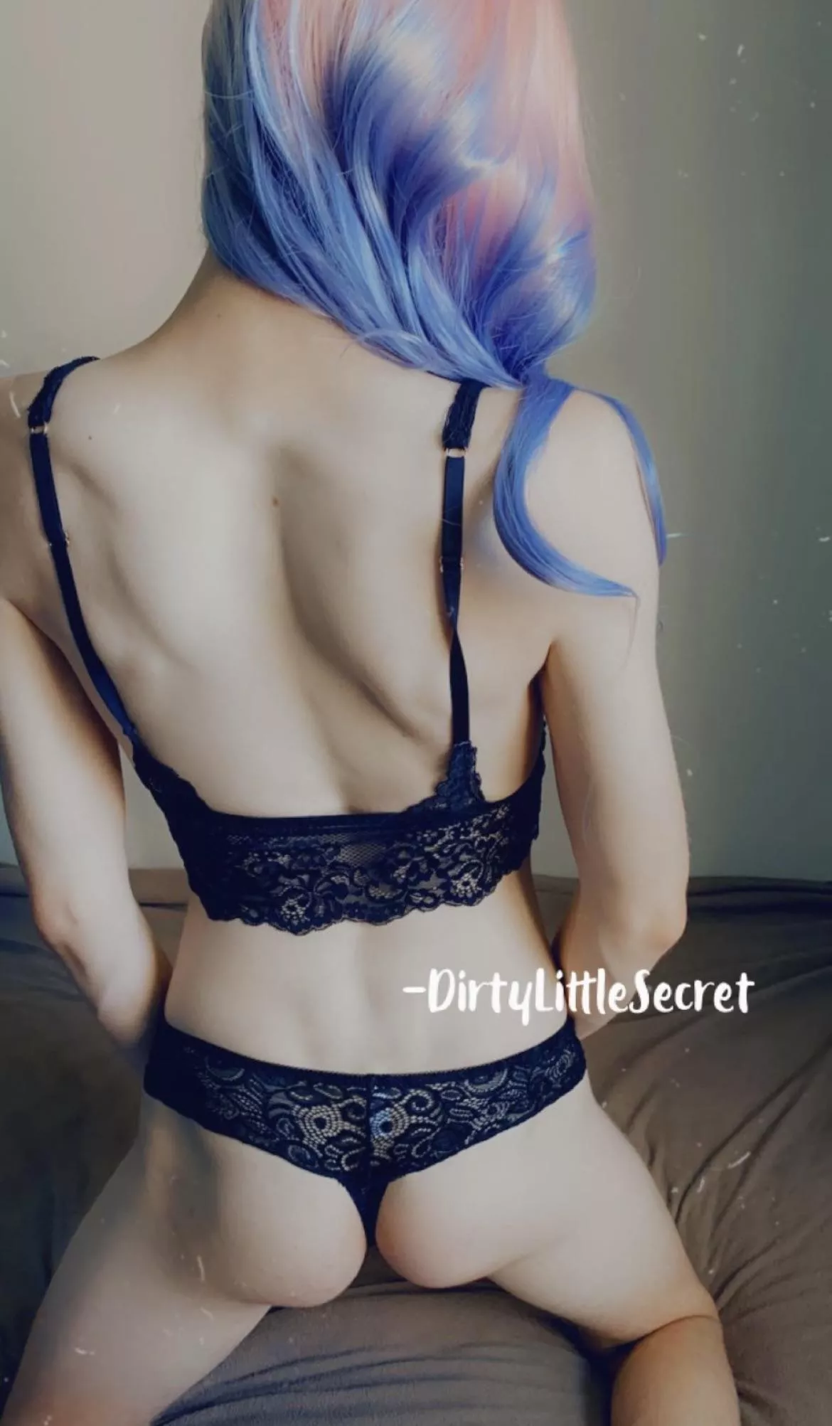 It’s not gay if I’m a sex doll 😉 Bend me over baby 👅