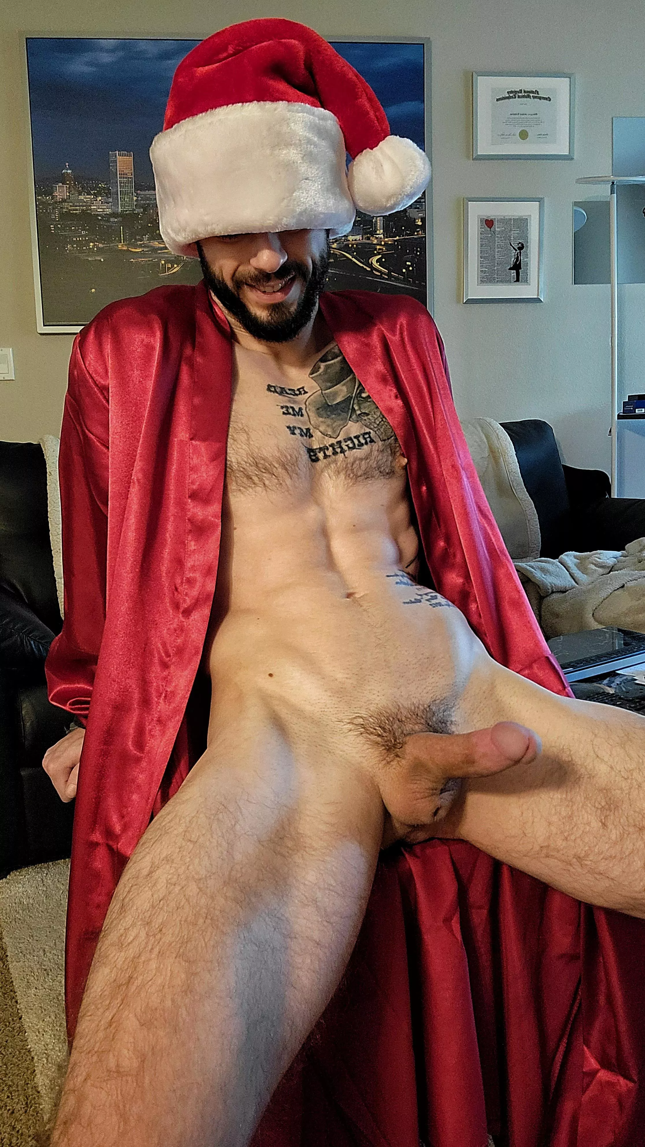 It's not too late to get a seat on Santa's lap 😏😉 Merry Christmas!