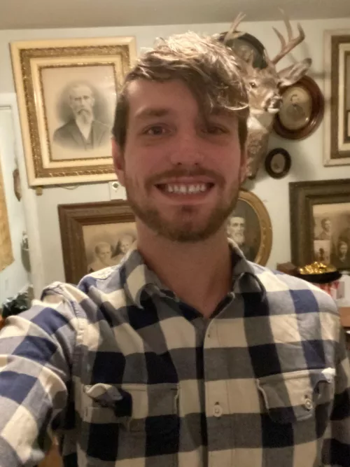 Itโs Saturday night! Bout to go hang out with a friend ๐ Itโs Saturday night! Bout to go hang out with a friend ๐