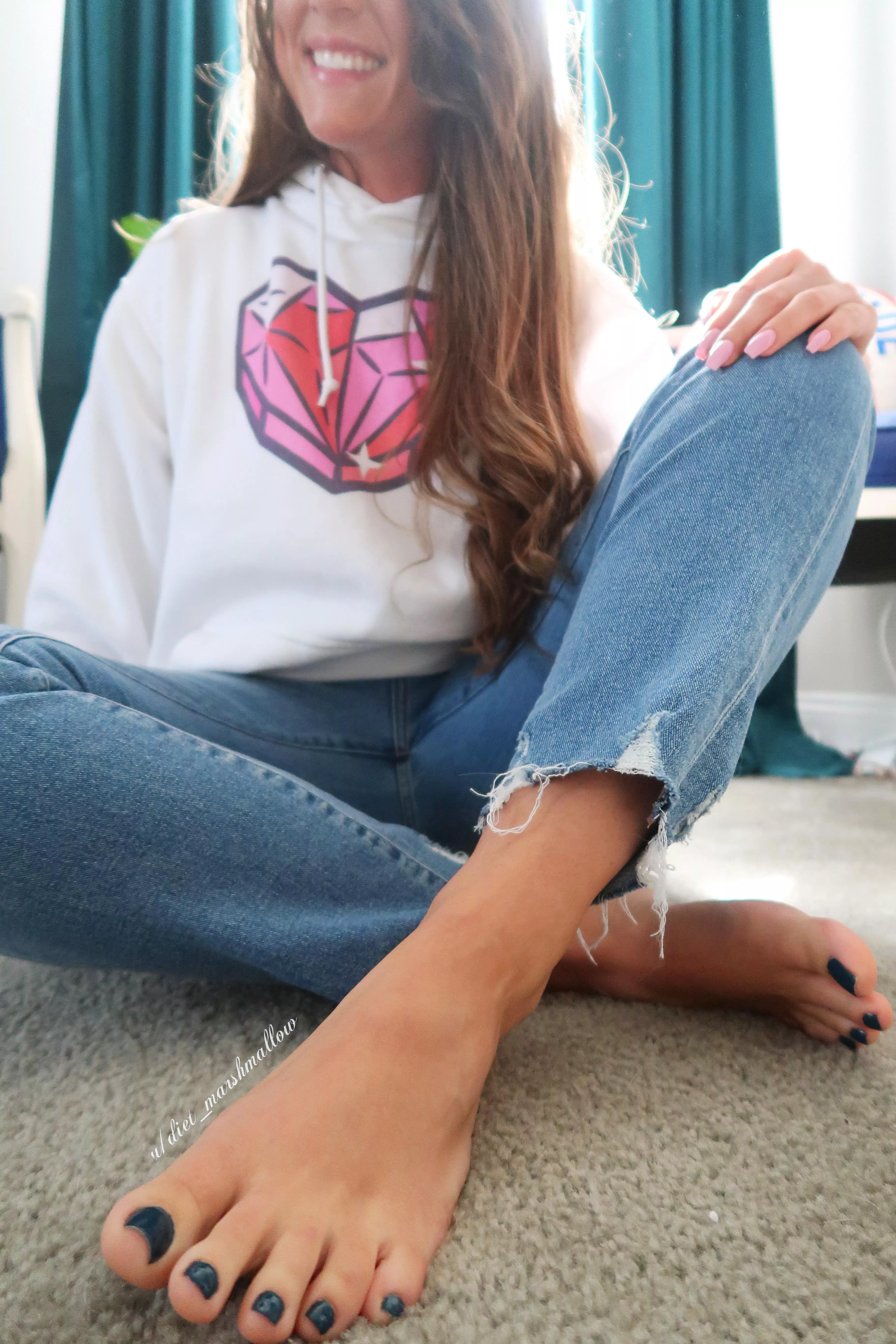 It's so cold I can't feel my feet! Can you feel my feet?! 😏