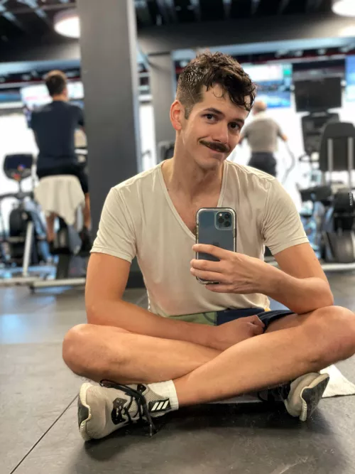 It’s Sunday and it’s so early 😔 but I can do this!