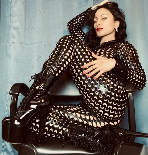 It’s time to worship this Goddess 🖤