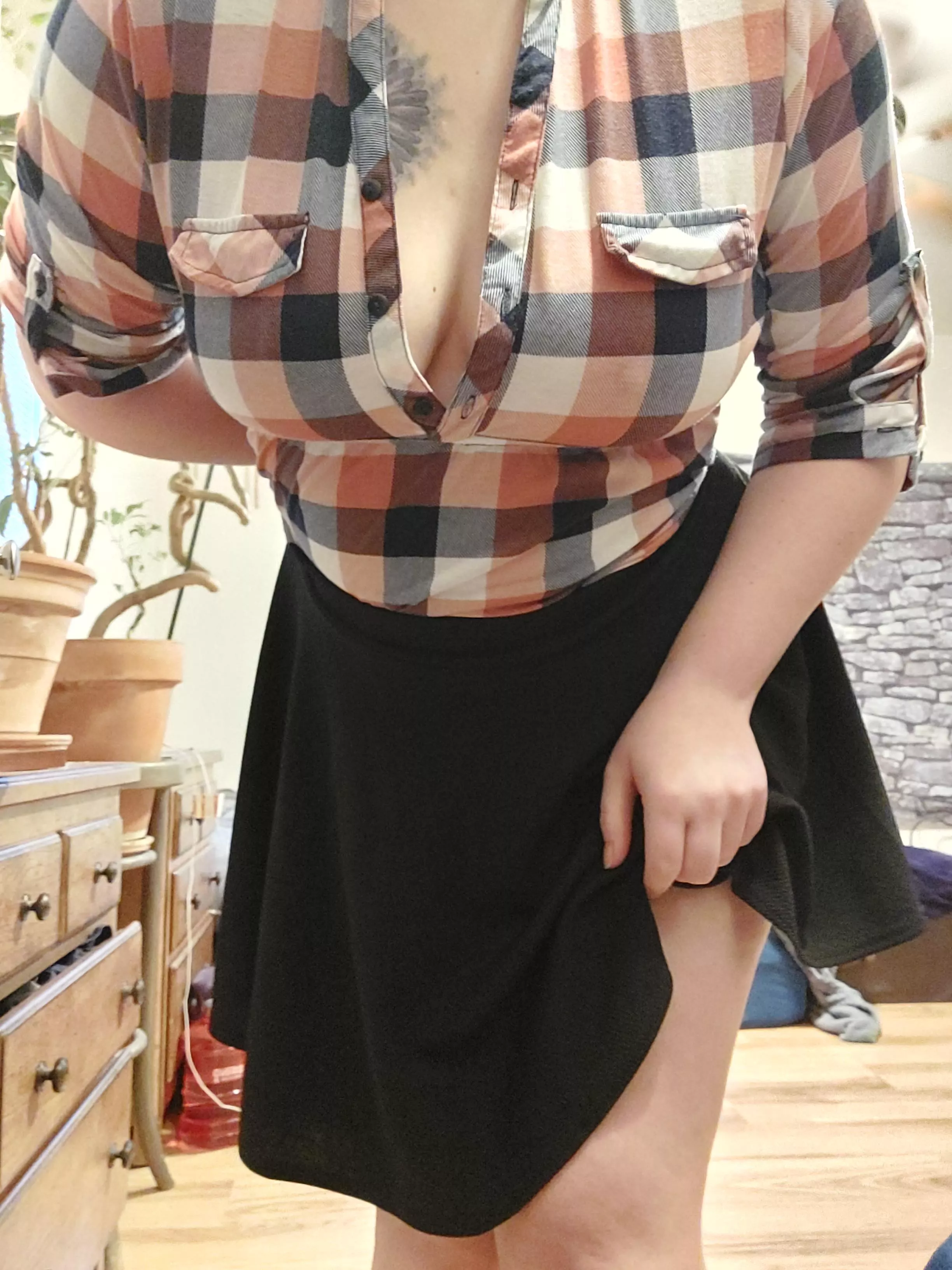 It's your favorite shy girl ❣ Come follow my mild OF. Super cute content, nerdy content, and more! Custom content ON SALE at 20% off until Valentines Day! 🍒❤🚩🌹