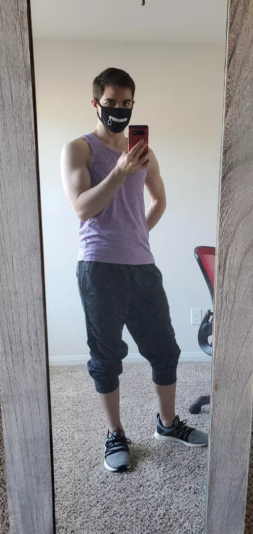 I've always liked the capri look. Heading out to a new food hall - gotta look cute while I stuff myself ๐ญ๐ฝ๐ข I've always liked the capri look. Heading out to a new food hall - gotta look cute while I stuff myself ๐ญ๐ฝ๐ข