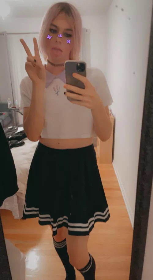 I’ve been learning how to style my hair differently :3 I’ve been learning how to style my hair differently :3