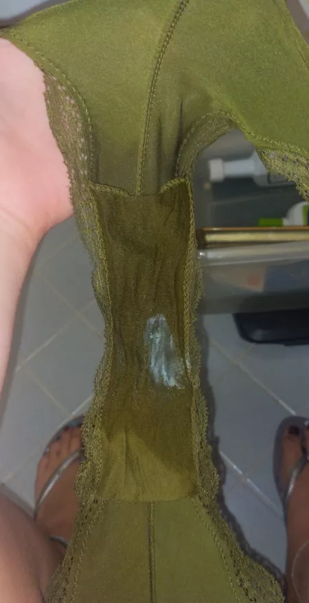 π I've been running around running errands in these so they are pretty damn soaked π¦ also very pungent pussy scent π