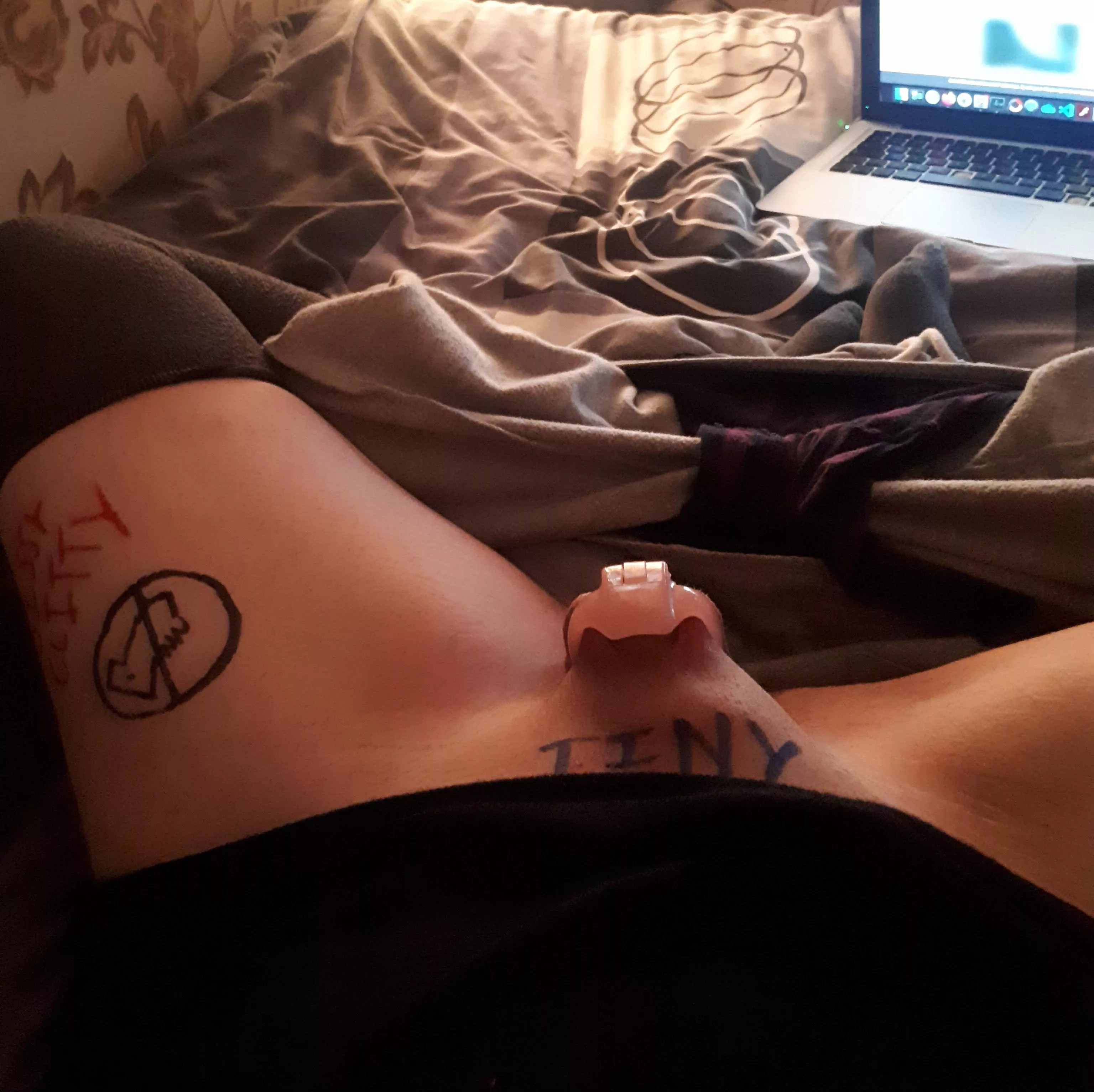 I've been thinking of hiding my key out somewhere in public and waiting a while to collect it hoping it's still there, any ideas where I should try stashing it and how long?~ 😁