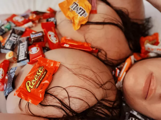 I’ve got lots of treats le(f)t over here.