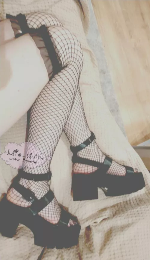 I've got new boots today🥺😍