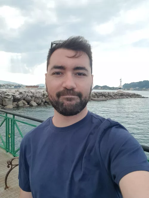 I've never felt beautiful,but in this pic (even though it's mediocre) I feel good