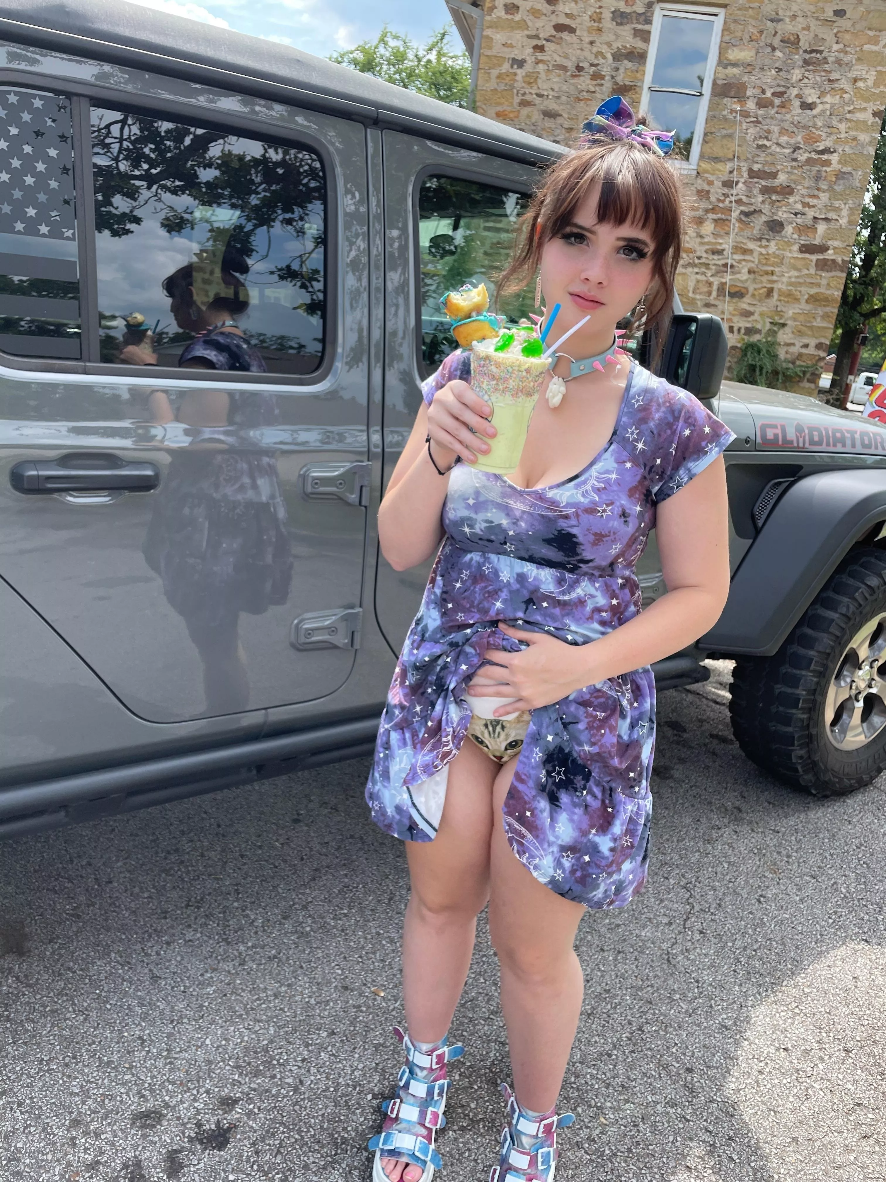 Ive never had a job so i dont really know what i would and wouldn't wear to work :D lol